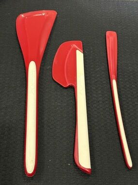 Pampered Chef Red and White 3-Piece Silicone Kitchen Tool Set